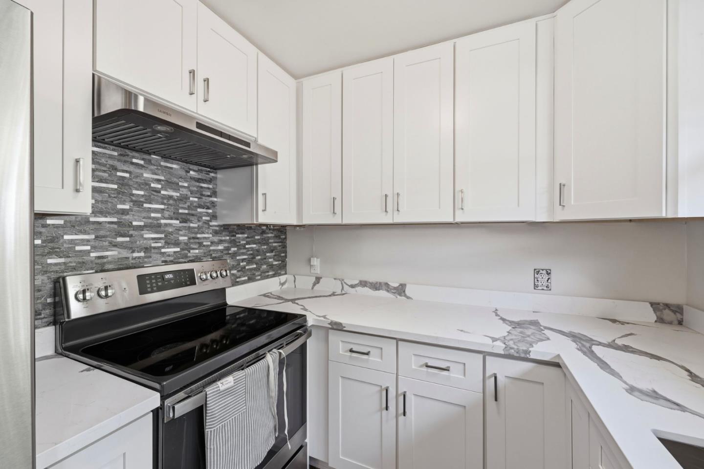 Front Image Thumbnail for ML82028579