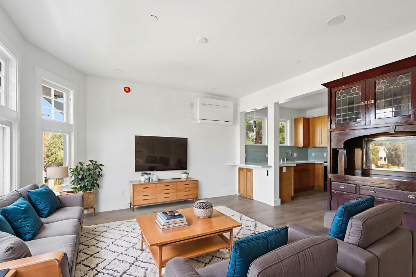 Front Image Thumbnail for ML82028720