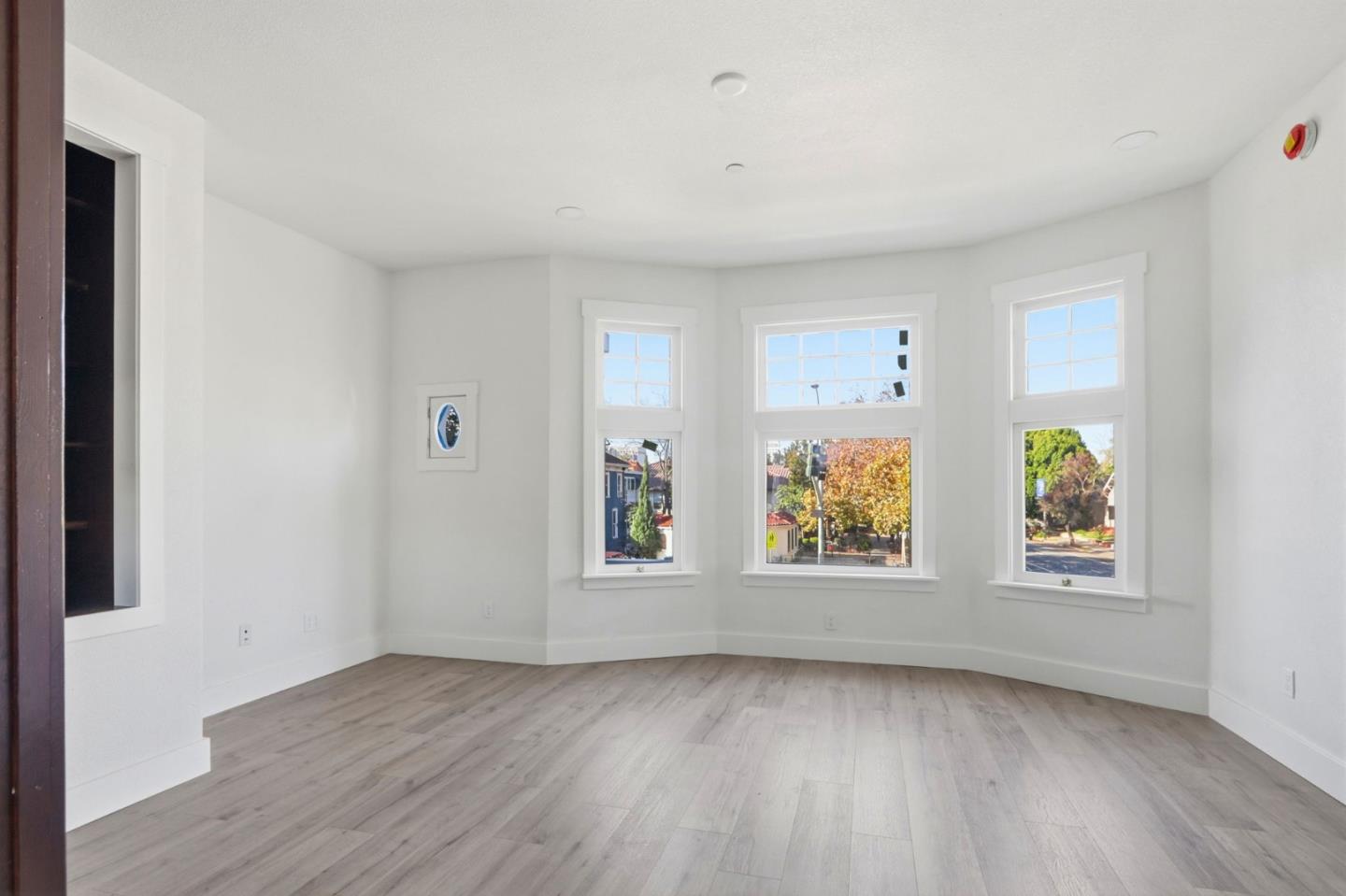 Front Image Thumbnail for ML82028733