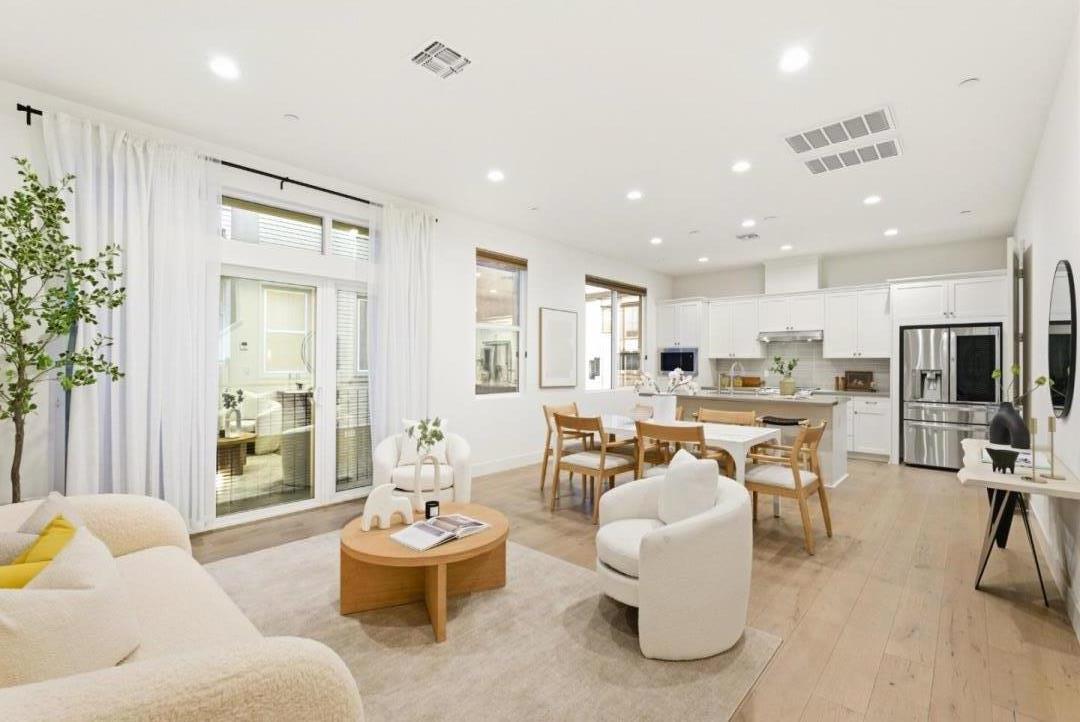 Front Image Thumbnail for ML82028811