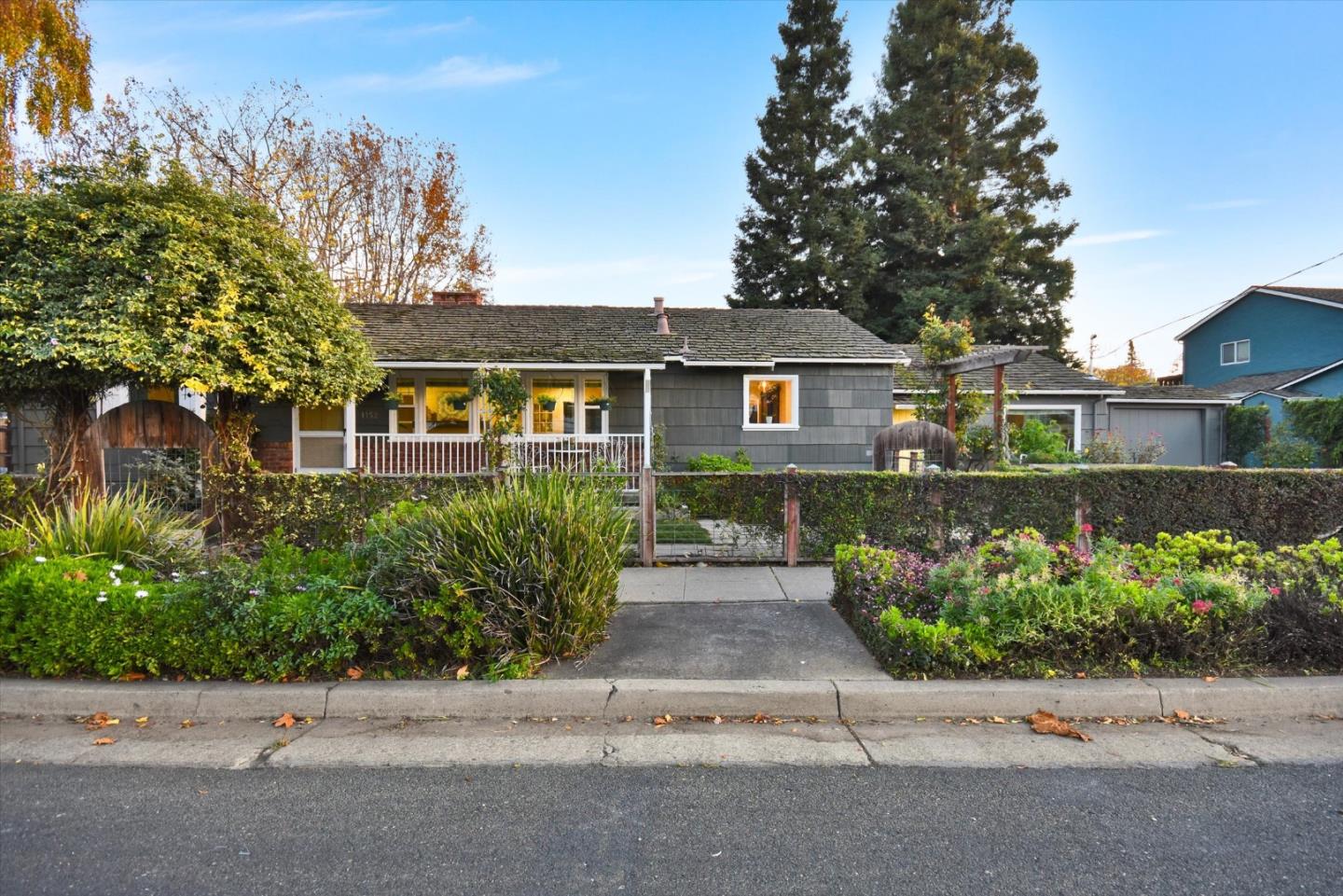 Front Image Thumbnail for ML82028841