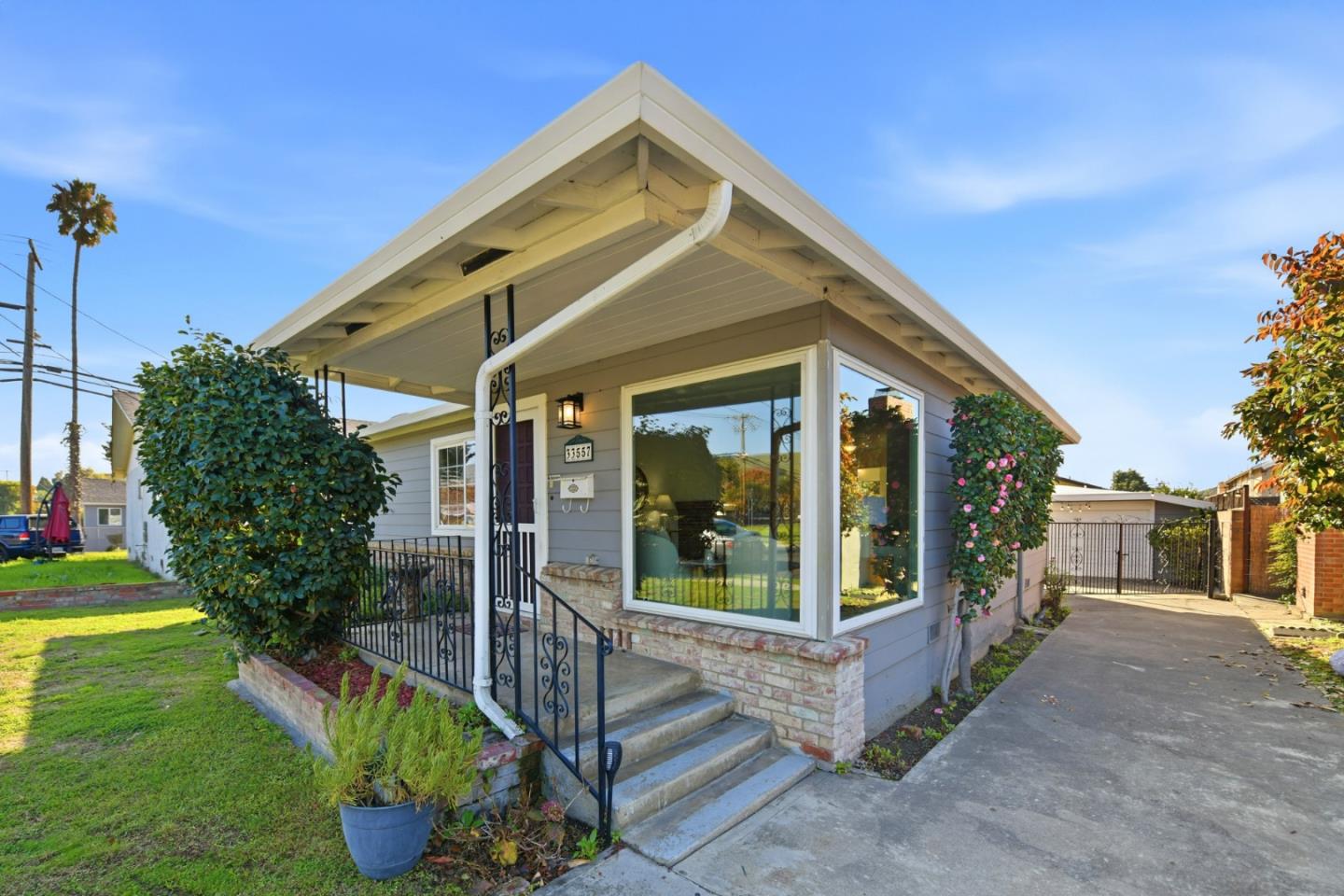 Front Image Thumbnail for ML82028844