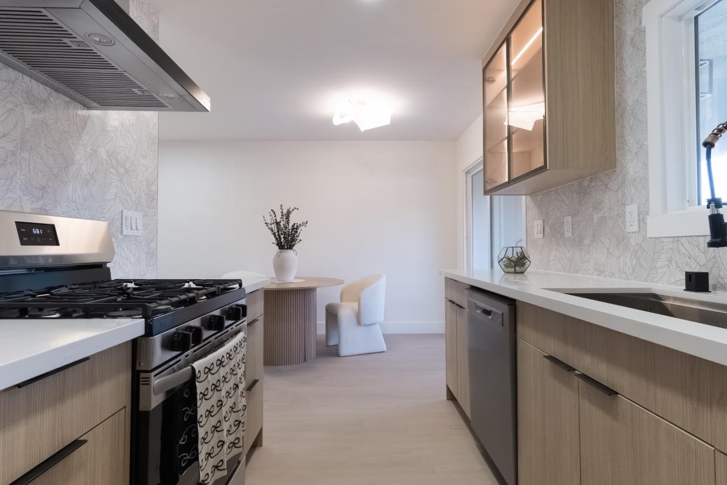 Front Image Thumbnail for ML82028942