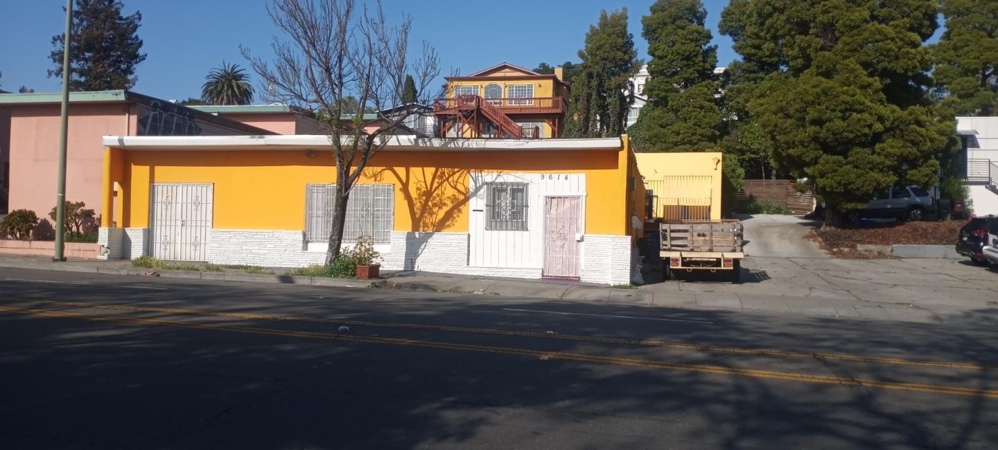 Front Image Thumbnail for ML82028943