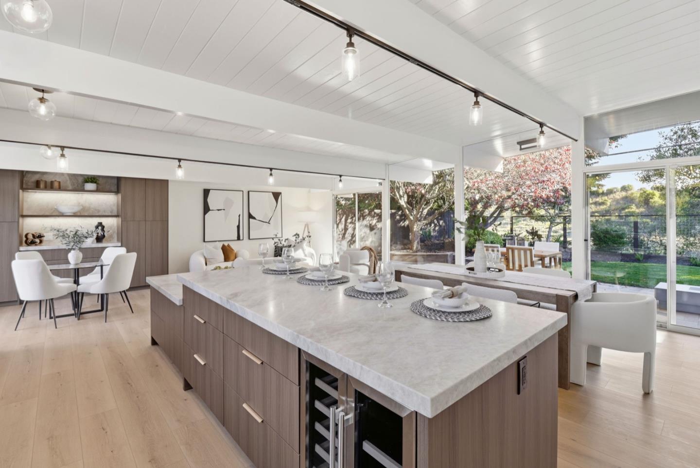 Front Image Thumbnail for ML82029044