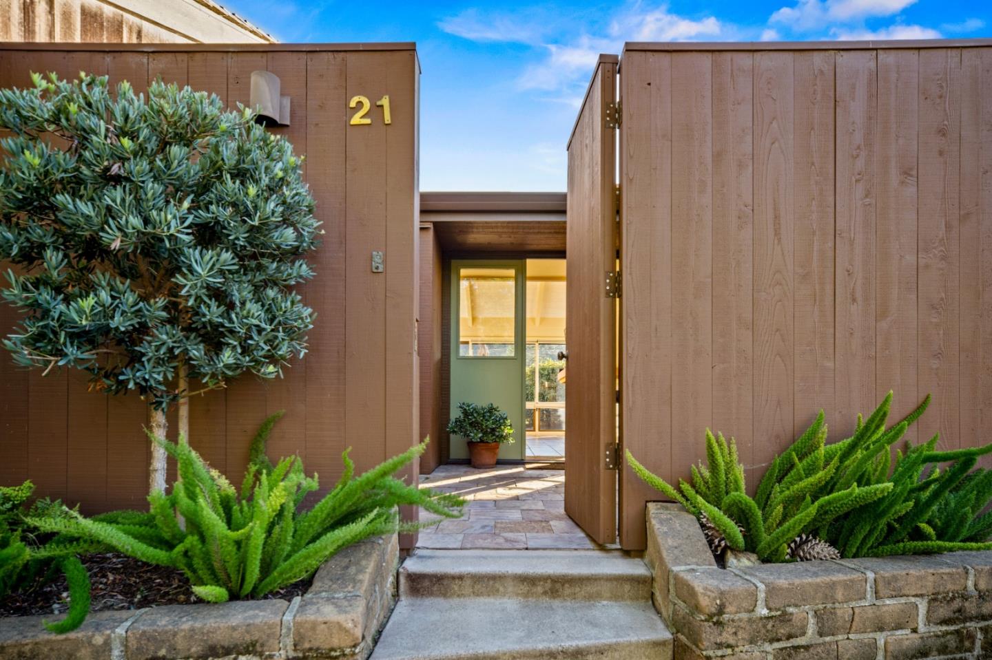 Front Image Thumbnail for ML82029102