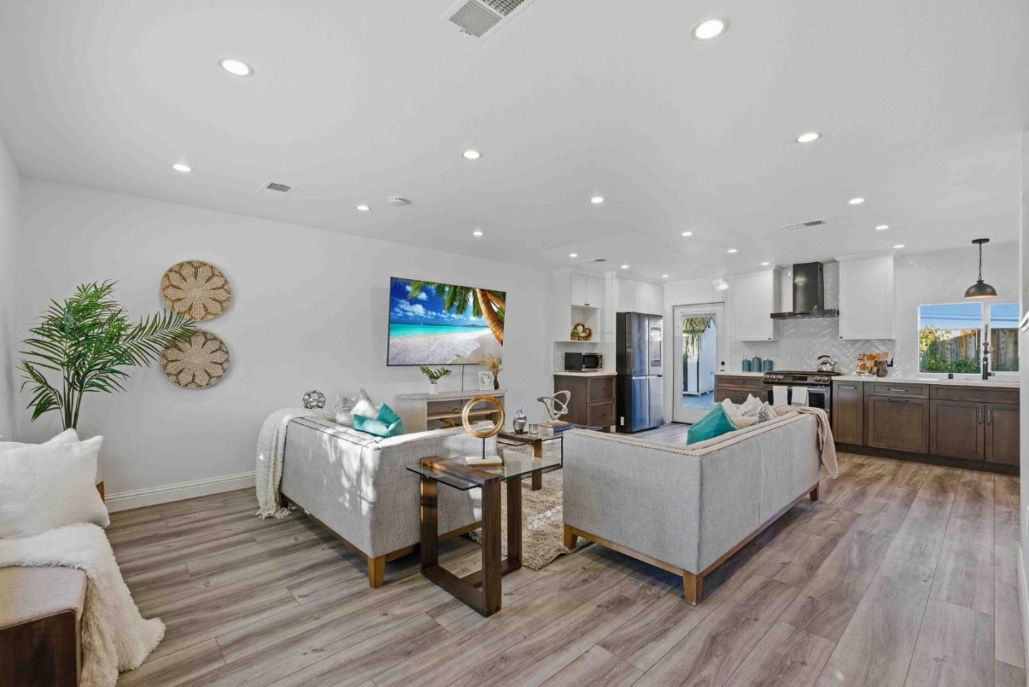 Front Image Thumbnail for ML82029104