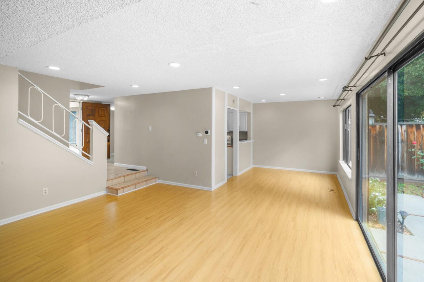 Front Image Thumbnail for ML82029163