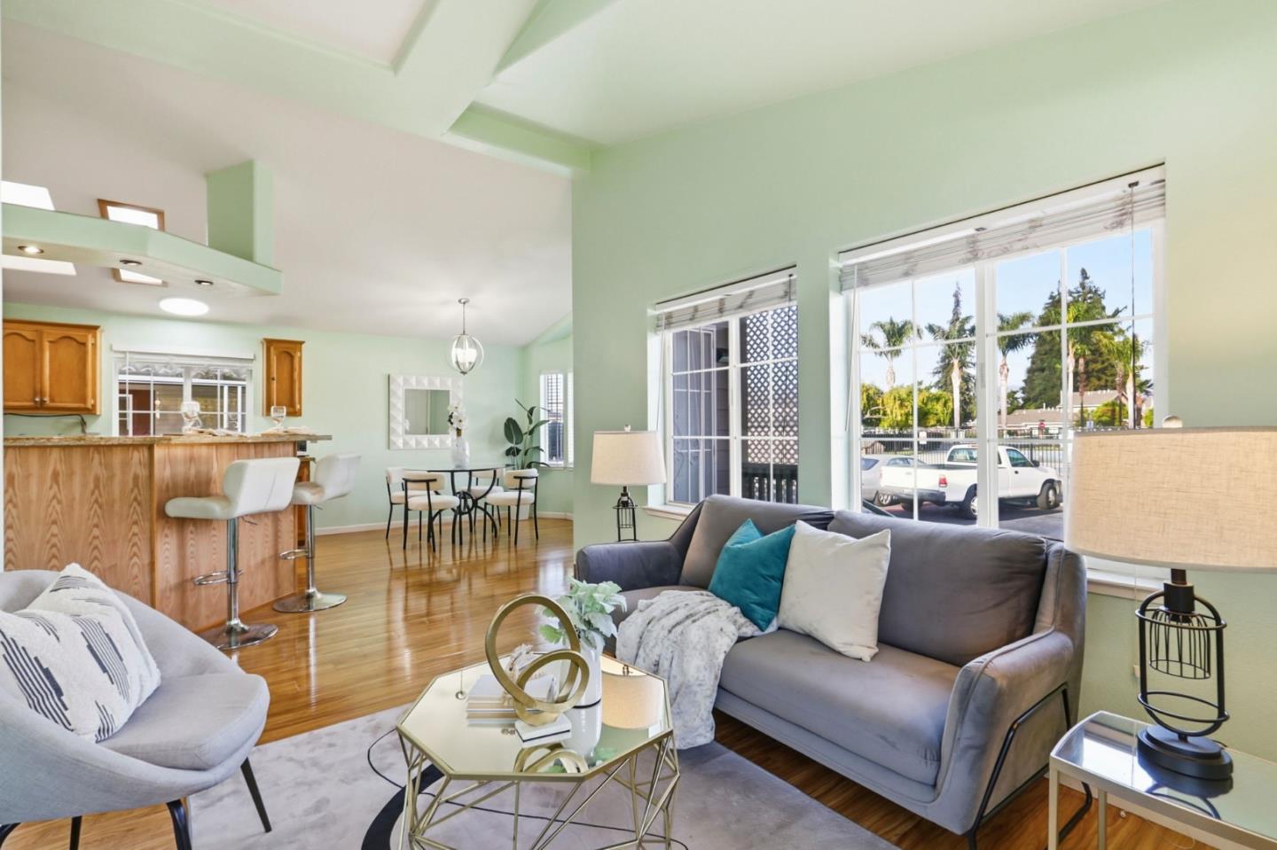 Front Image Thumbnail for ML82029193