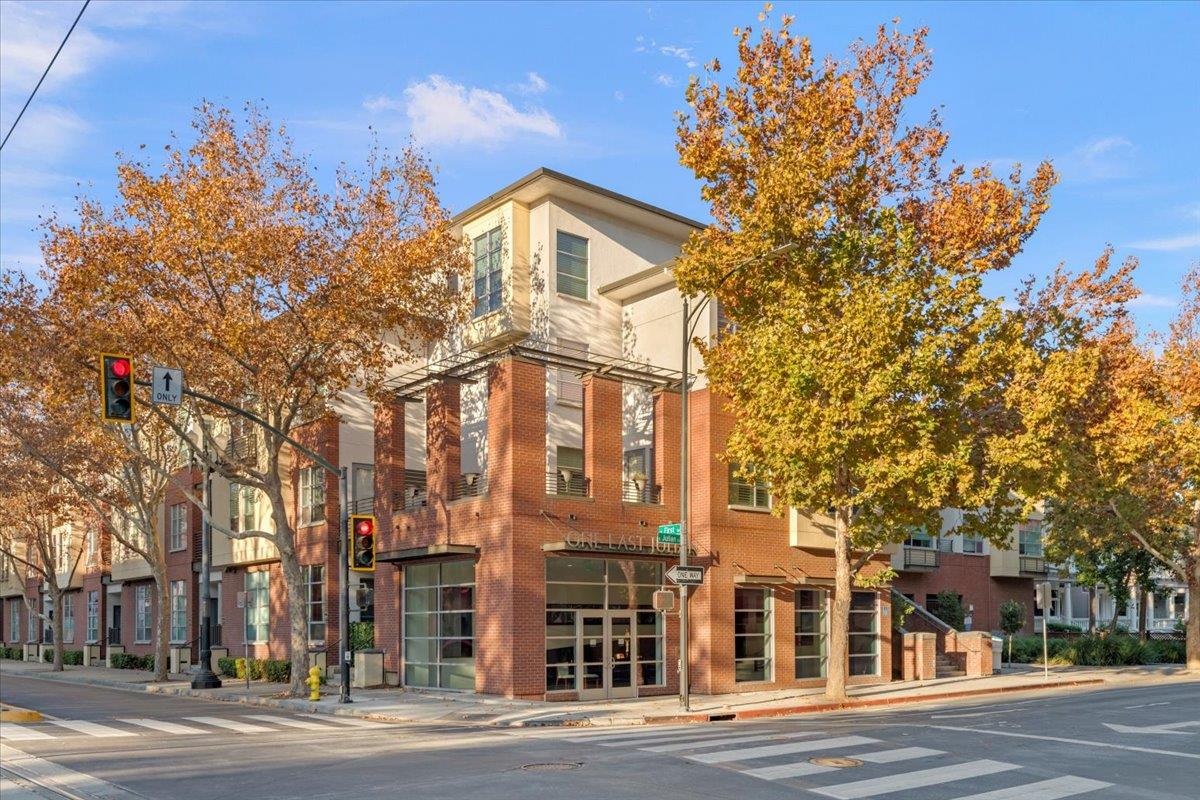 Front Image Thumbnail for ML82029303