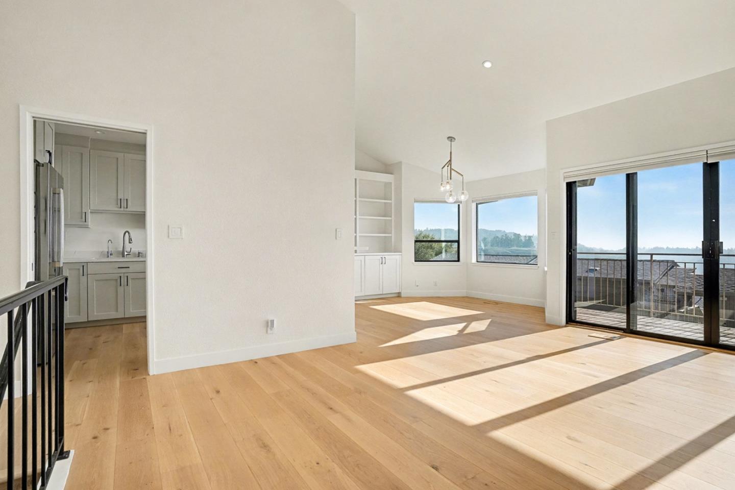 Front Image Thumbnail for ML82029338