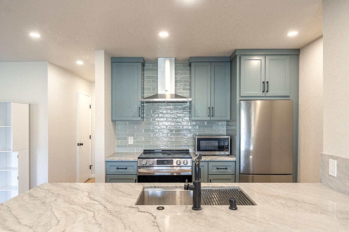 Front Image Thumbnail for ML82029355