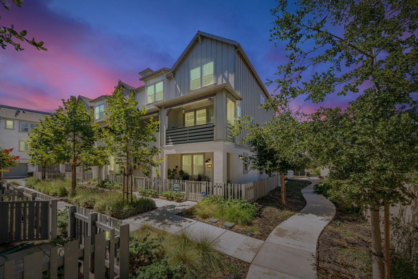 Front Image Thumbnail for ML82029363