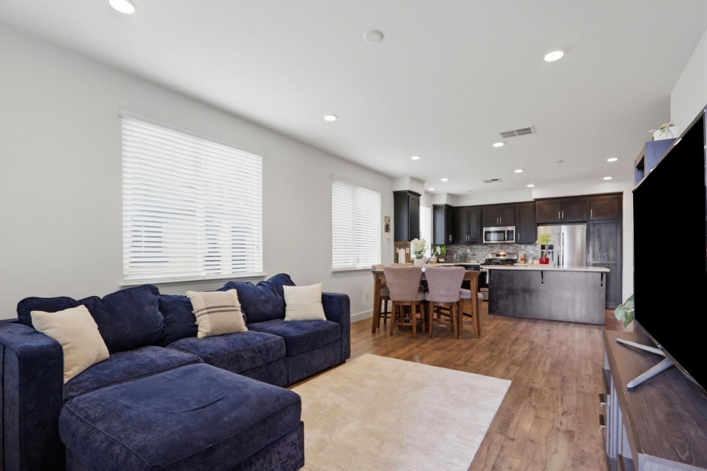 Front Image Thumbnail for ML82029910