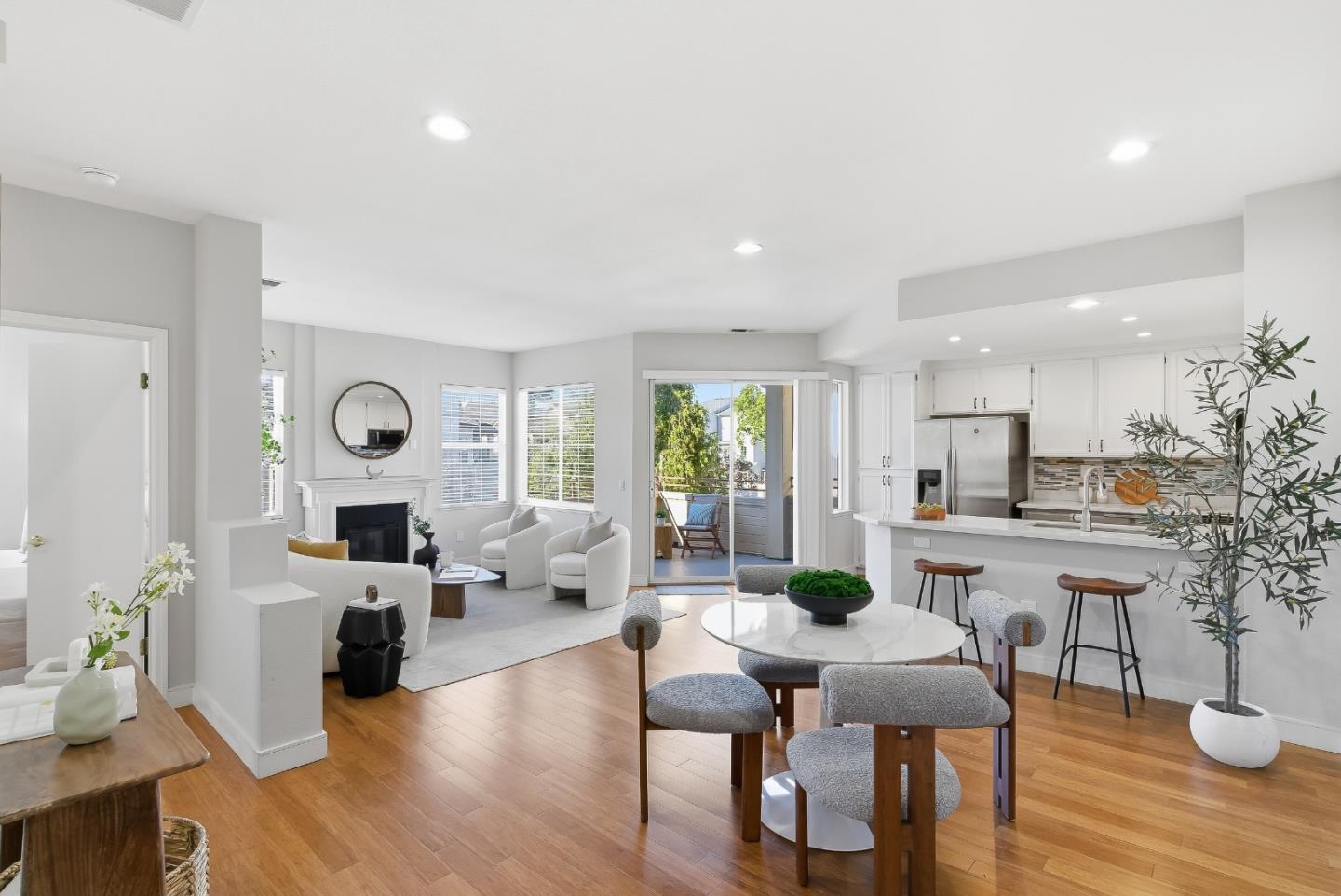 Front Image Thumbnail for ML82030678