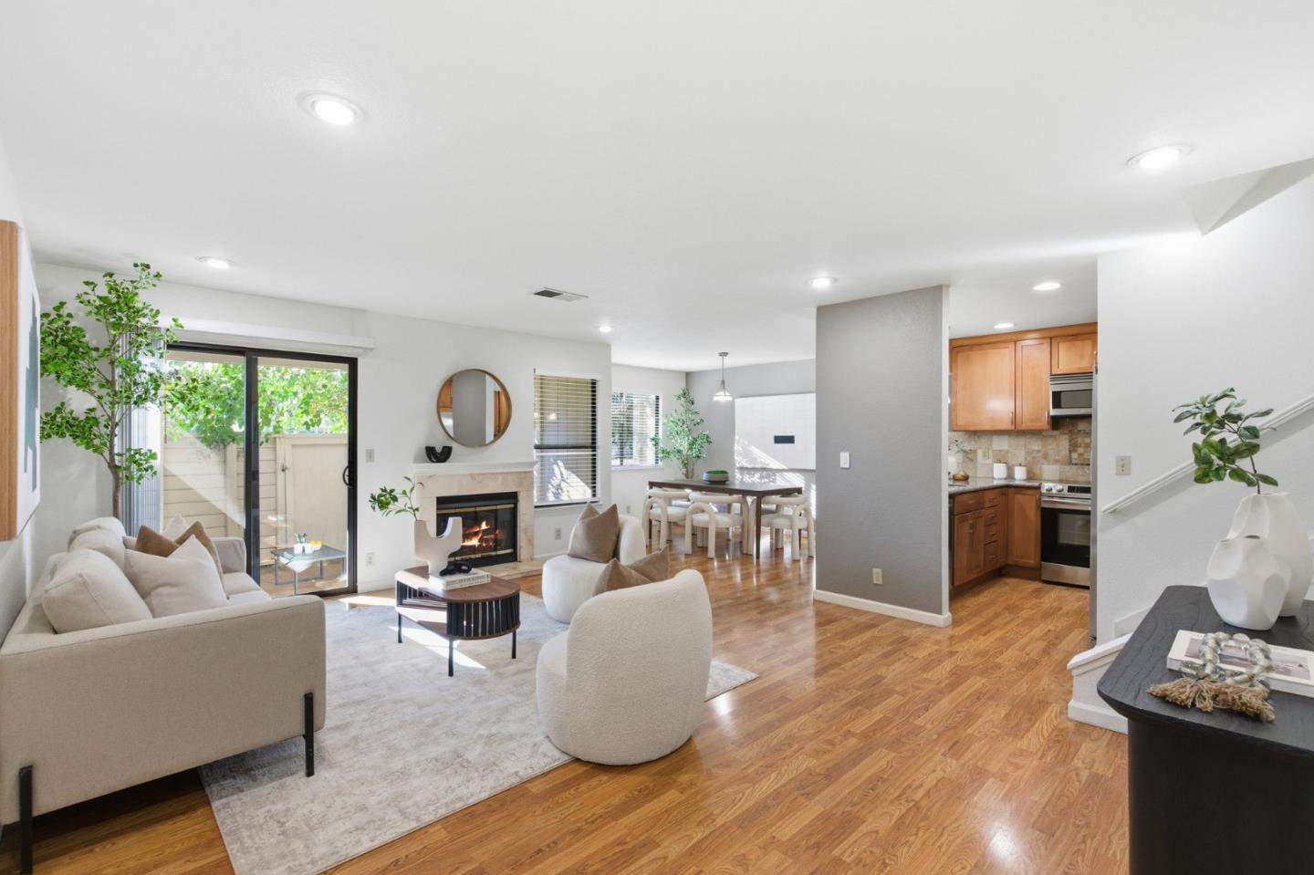 Front Image Thumbnail for ML82030806