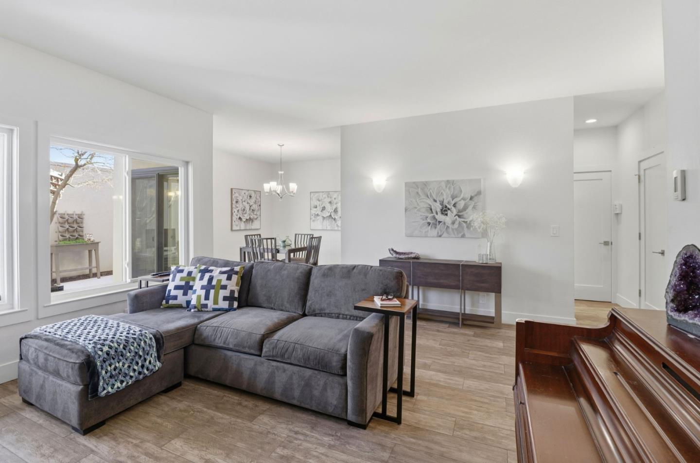 Front Image Thumbnail for ML82030975