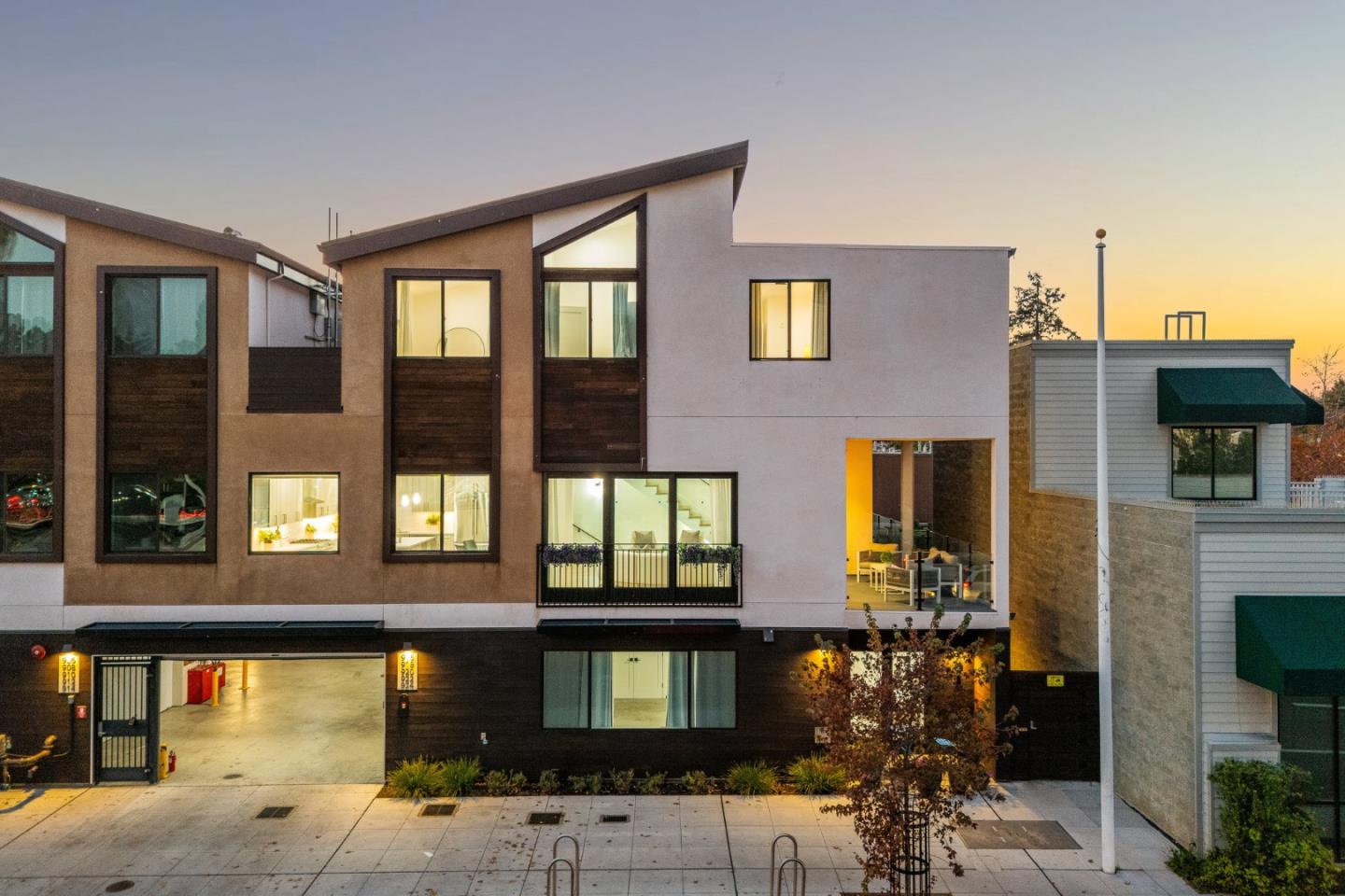 Front Image Thumbnail for ML82030986