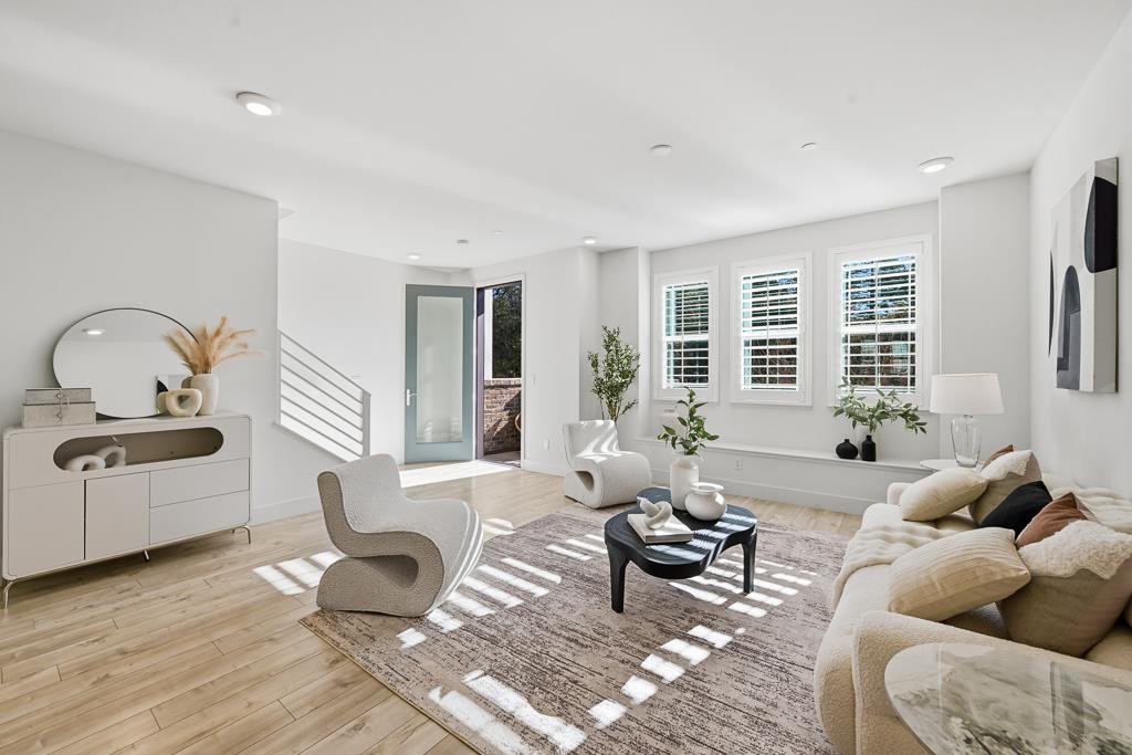 Front Image Thumbnail for ML82031046