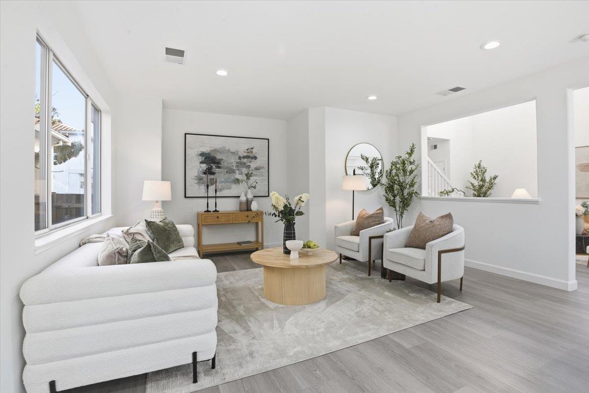 Front Image Thumbnail for ML82031068