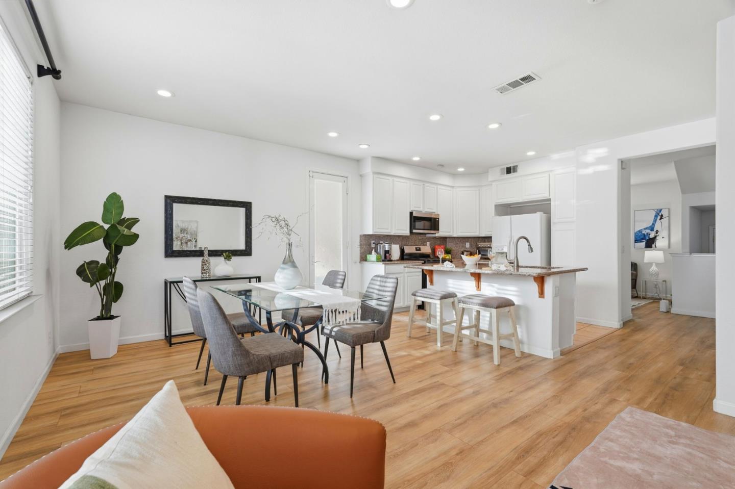 Front Image Thumbnail for ML82031137