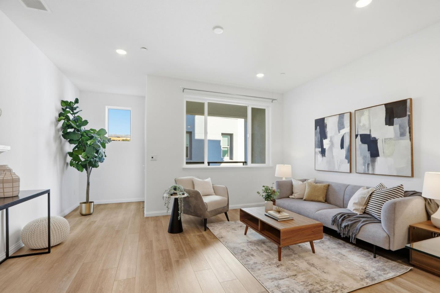 Front Image Thumbnail for ML82031319