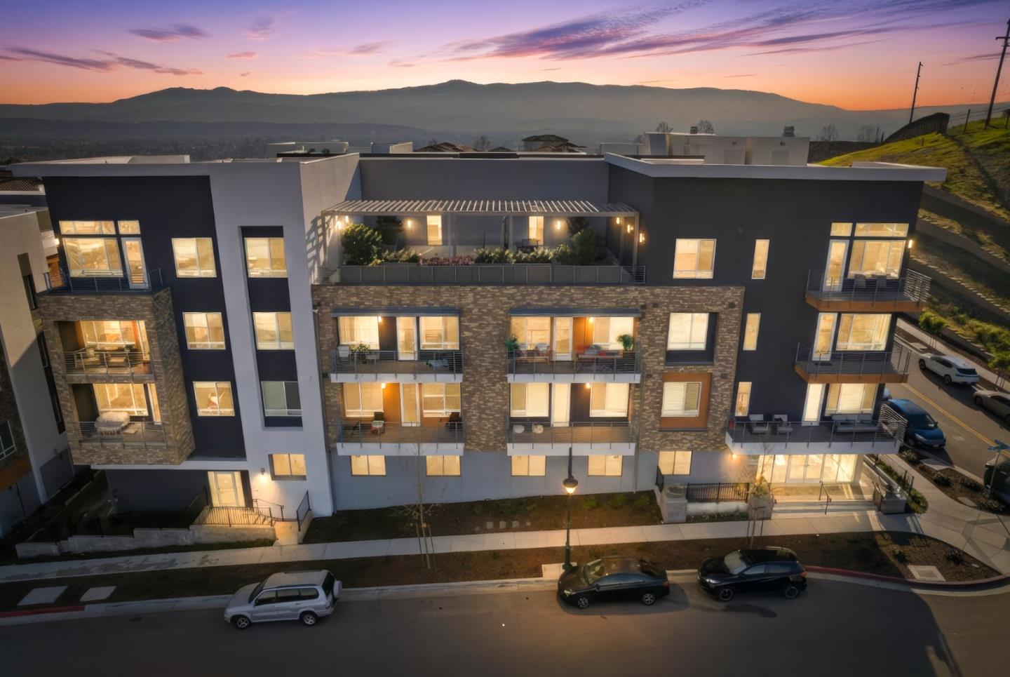 Front Image Thumbnail for ML82031346