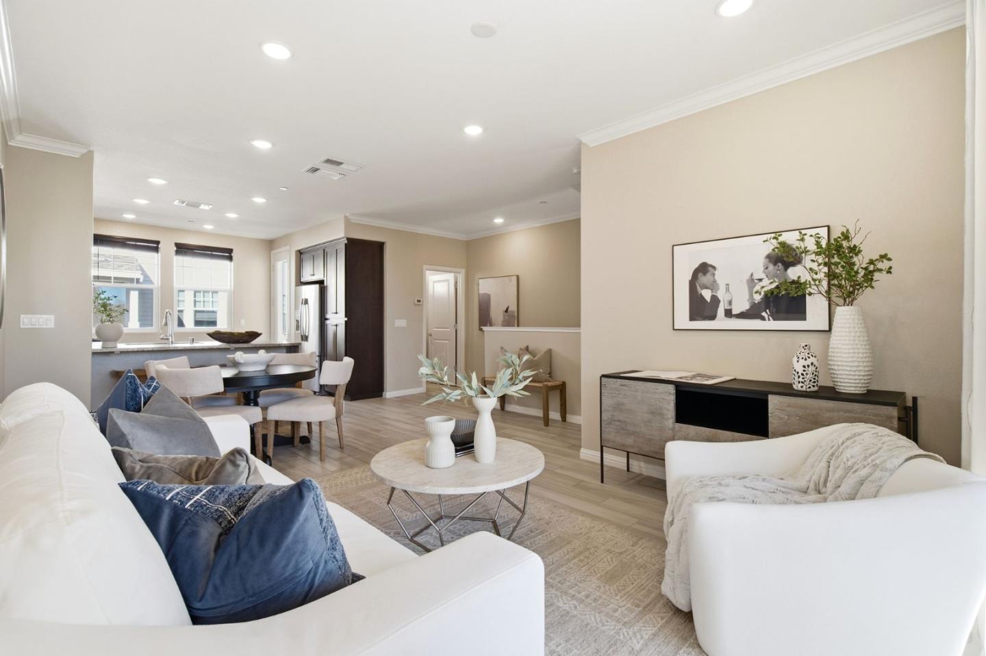 Front Image Thumbnail for ML82031539