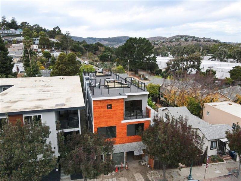 Front Image Thumbnail for ML82031575