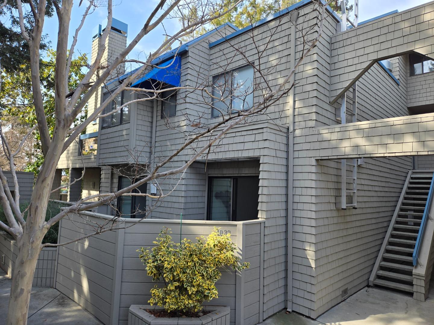 Front Image Thumbnail for ML82031601