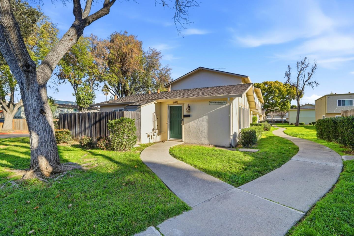 Front Image Thumbnail for ML82031676