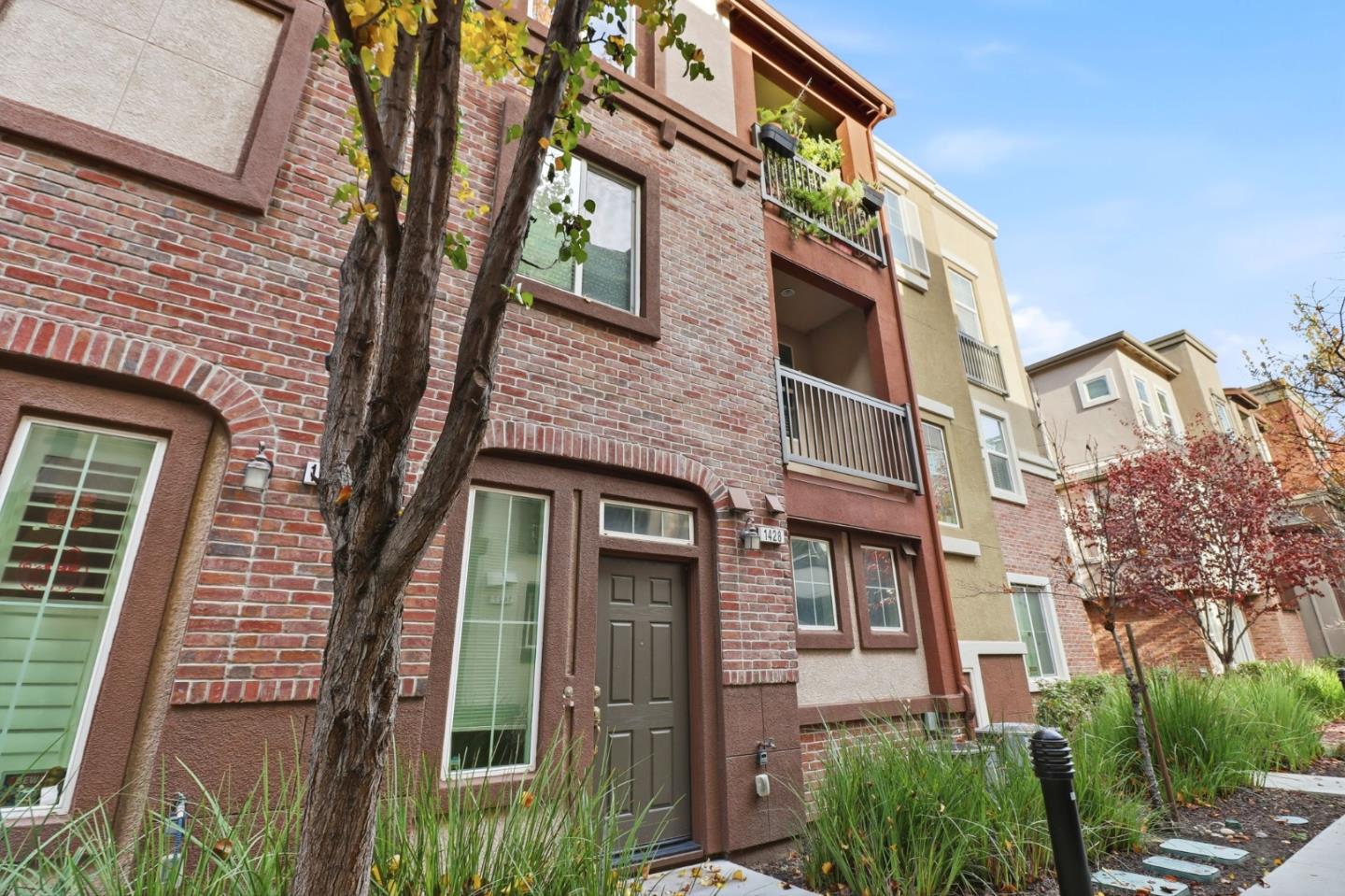 Front Image Thumbnail for ML82031704