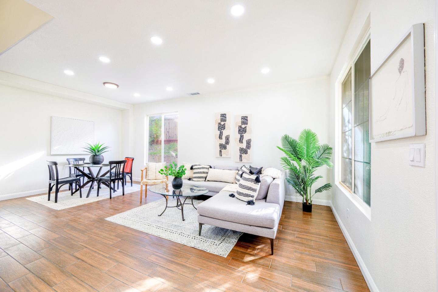 Front Image Thumbnail for ML82031708