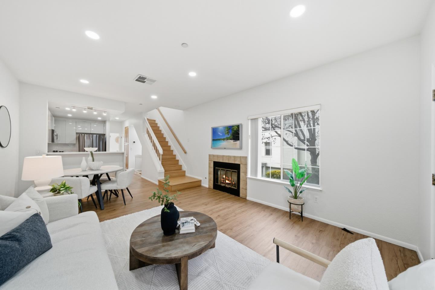 Front Image Thumbnail for ML82031960