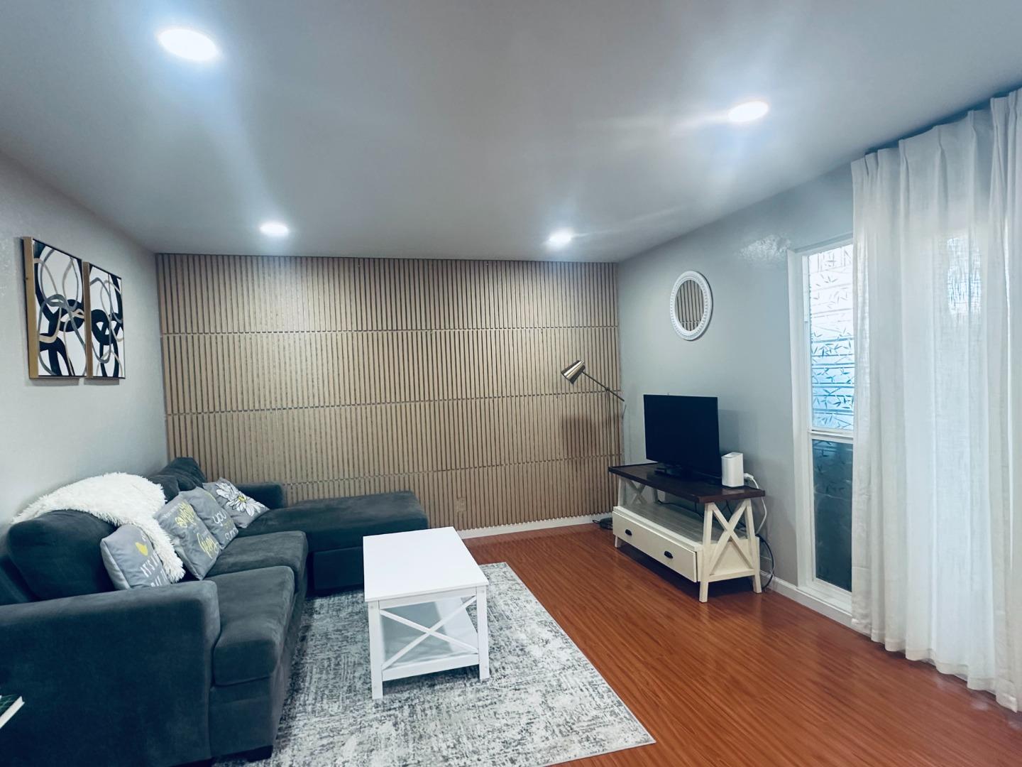 Front Image Thumbnail for ML82032050