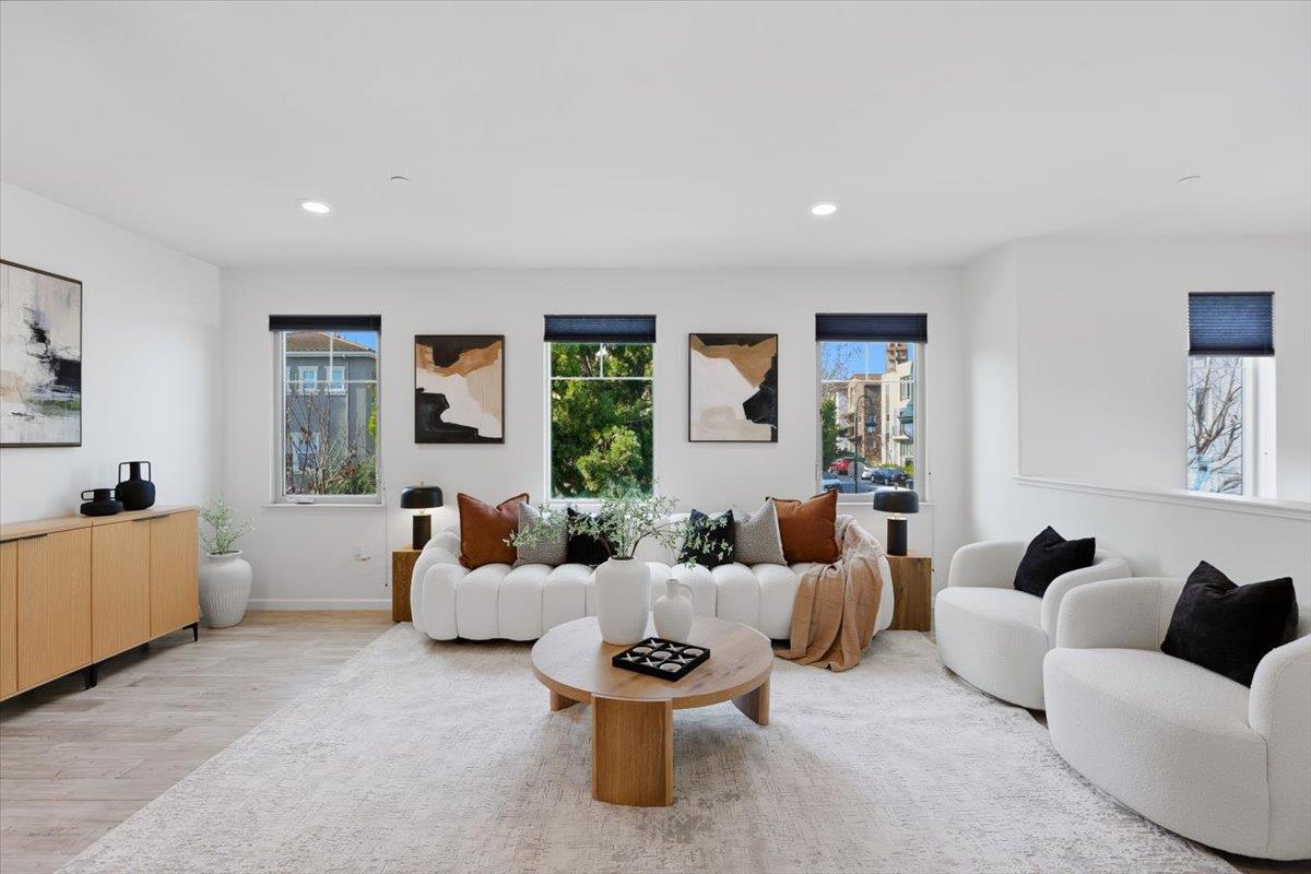 Front Image Thumbnail for ML82032073