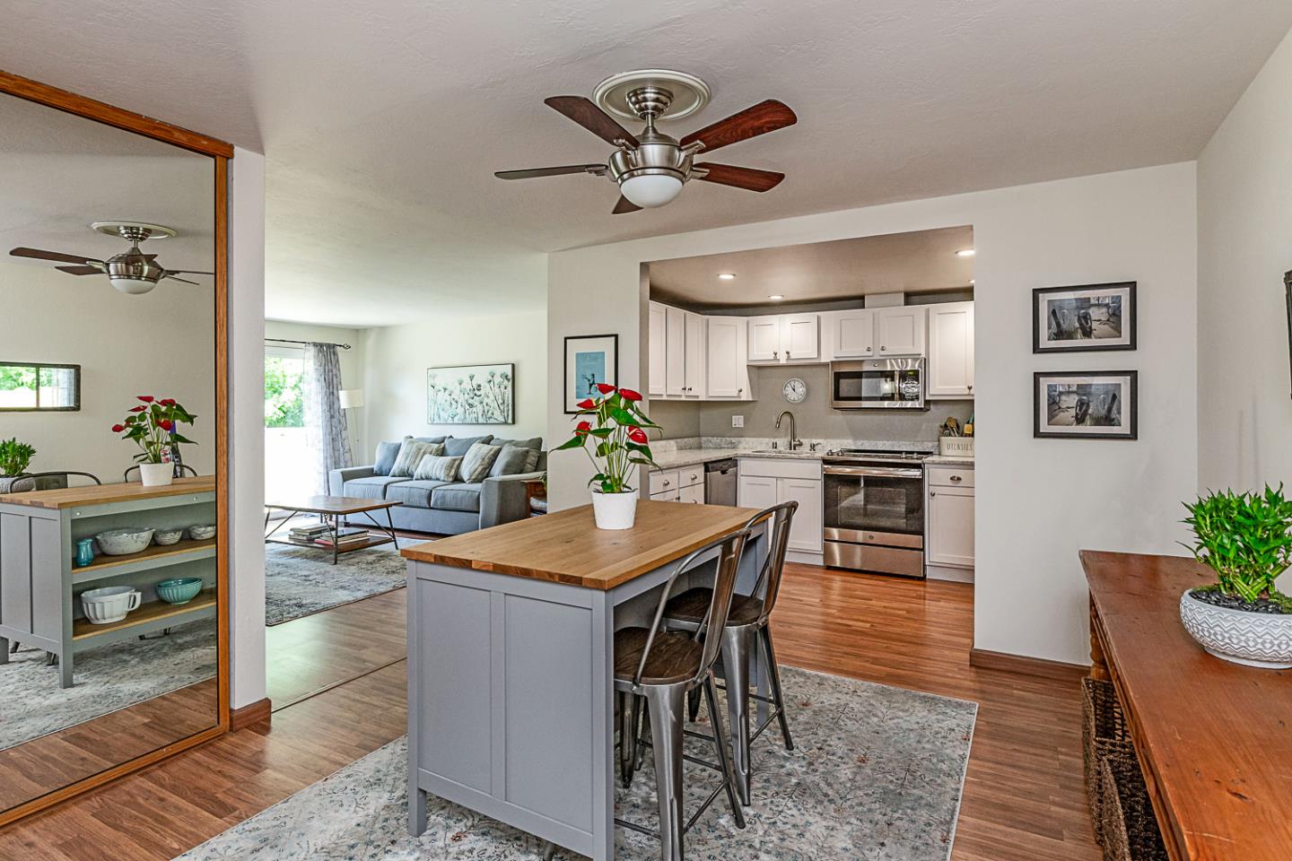 Front Image Thumbnail for ML82032097