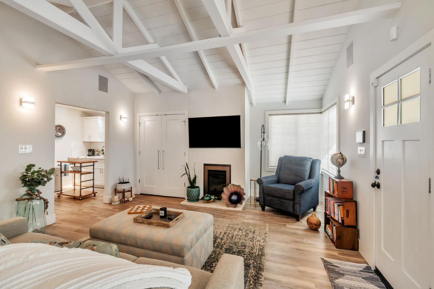 Front Image Thumbnail for ML82032114