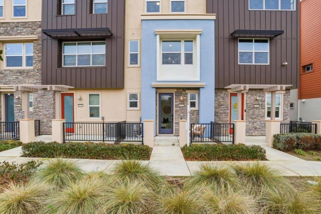 Front Image Thumbnail for ML82032226