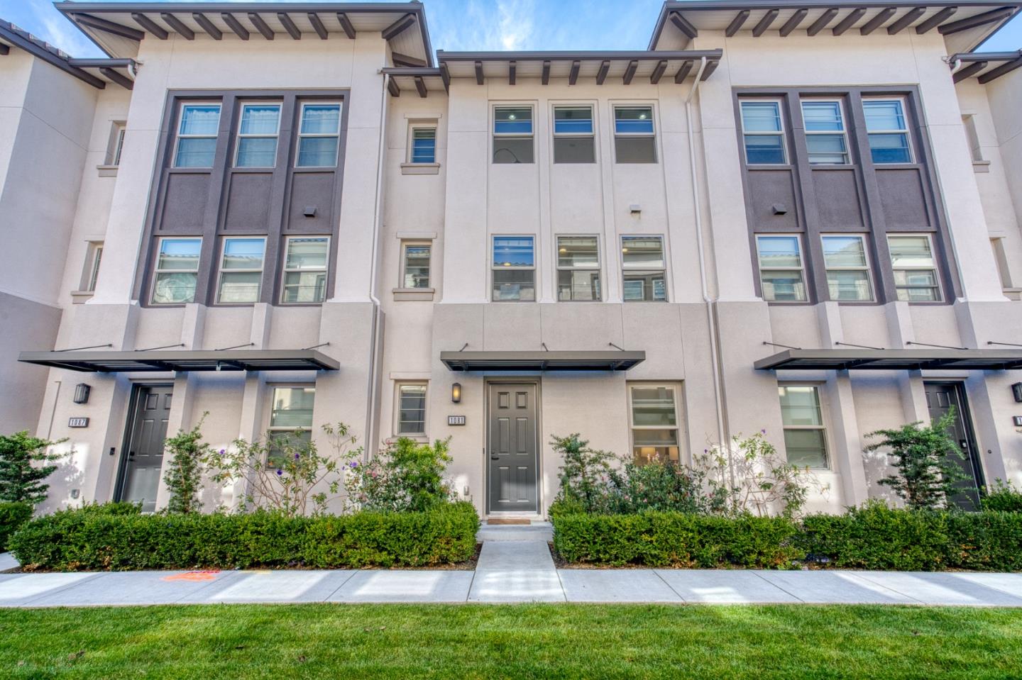 Front Image Thumbnail for ML82032236