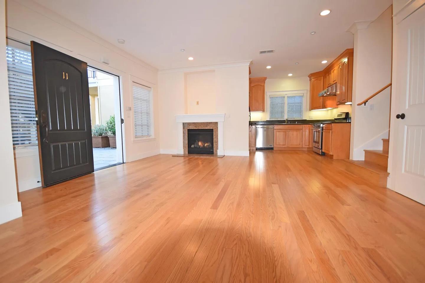 Front Image Thumbnail for ML82032294