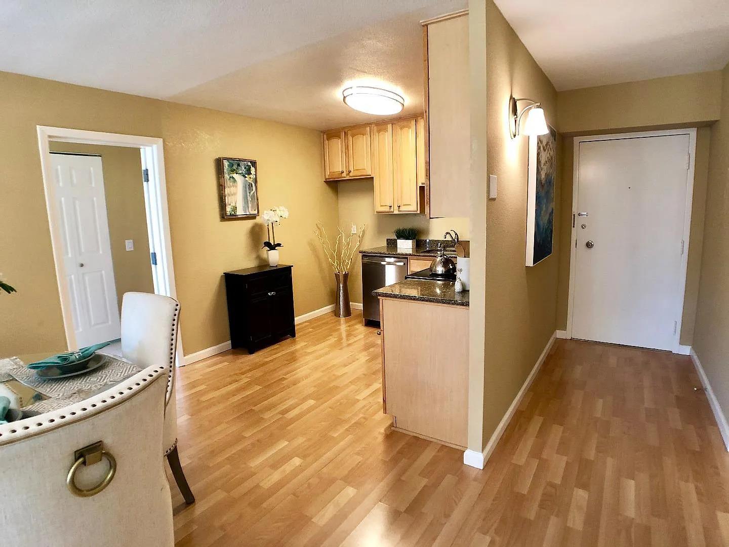 Front Image Thumbnail for ML82032297