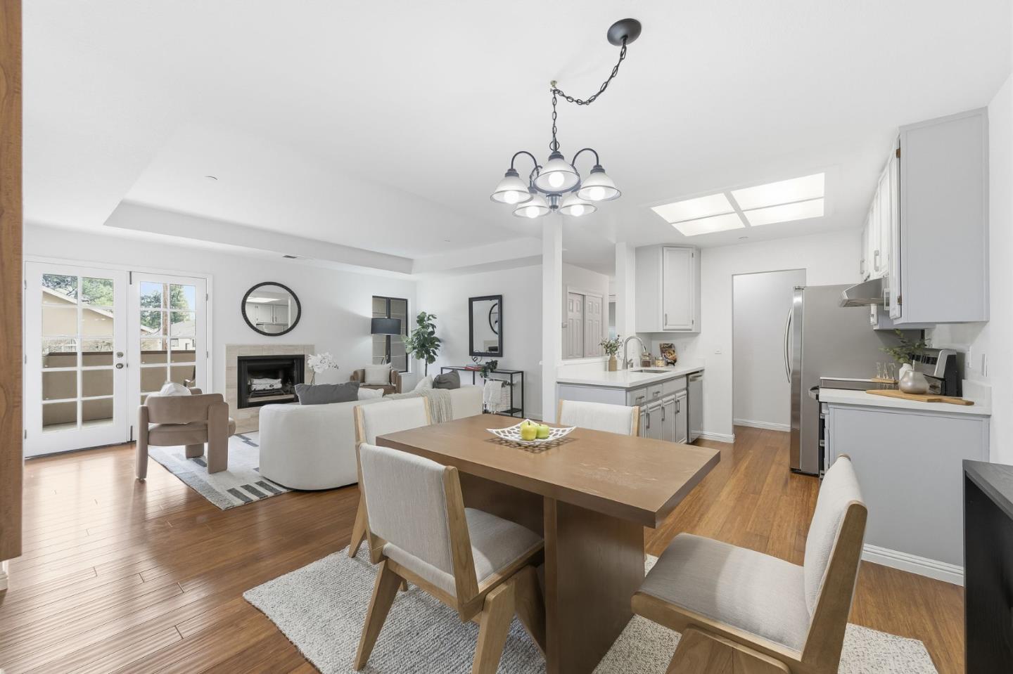 Front Image Thumbnail for ML82032370