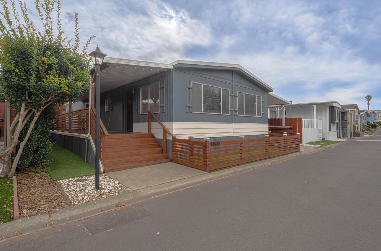 Front Image Thumbnail for ML82032477