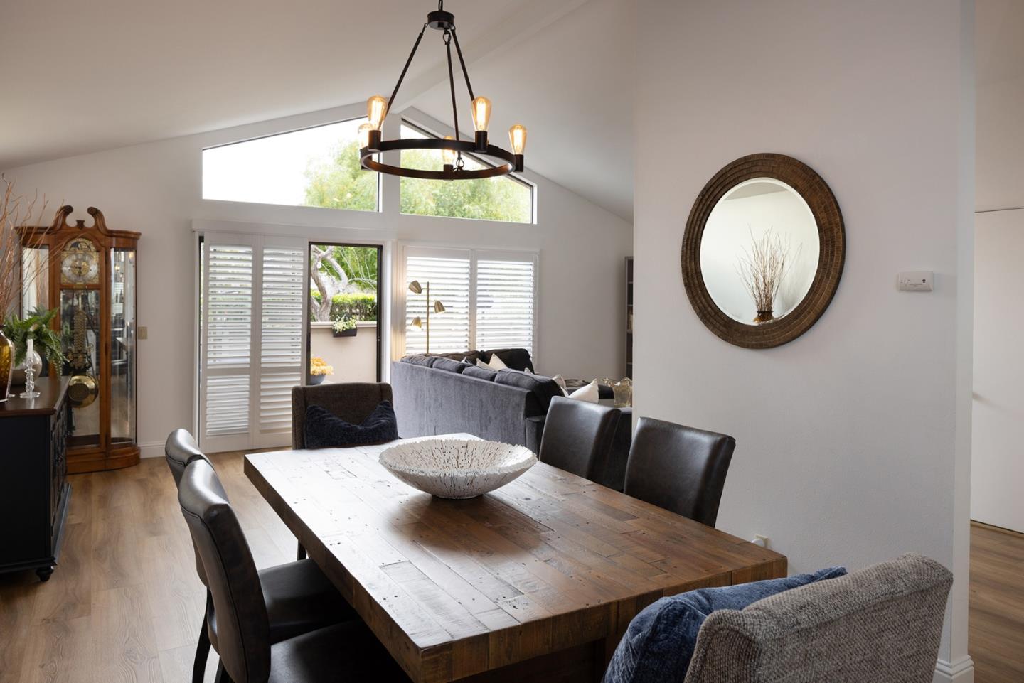 Front Image Thumbnail for ML82032563