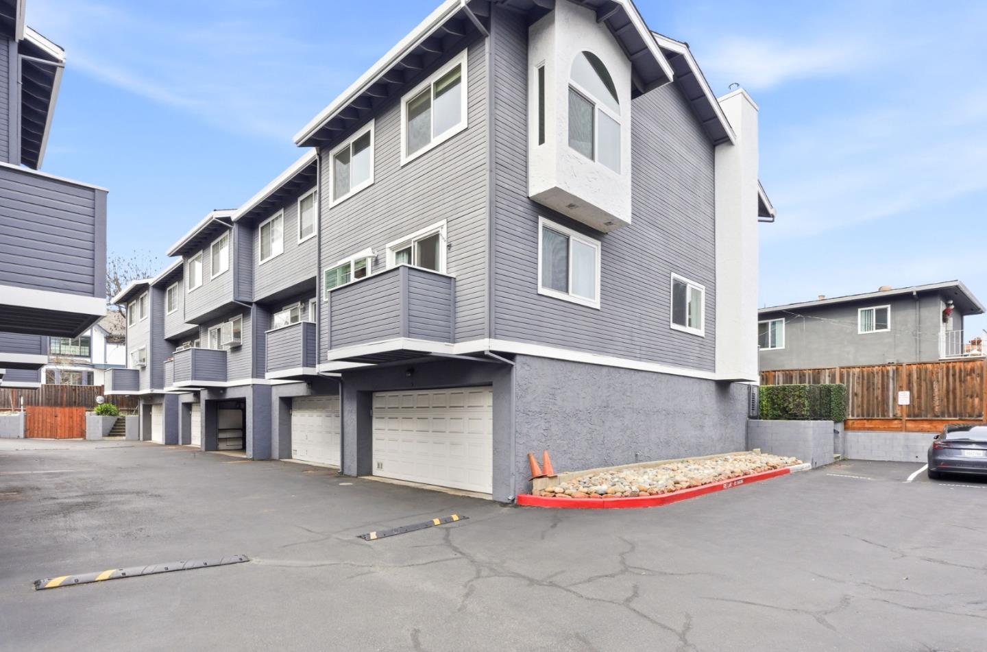 Front Image Thumbnail for ML82032569