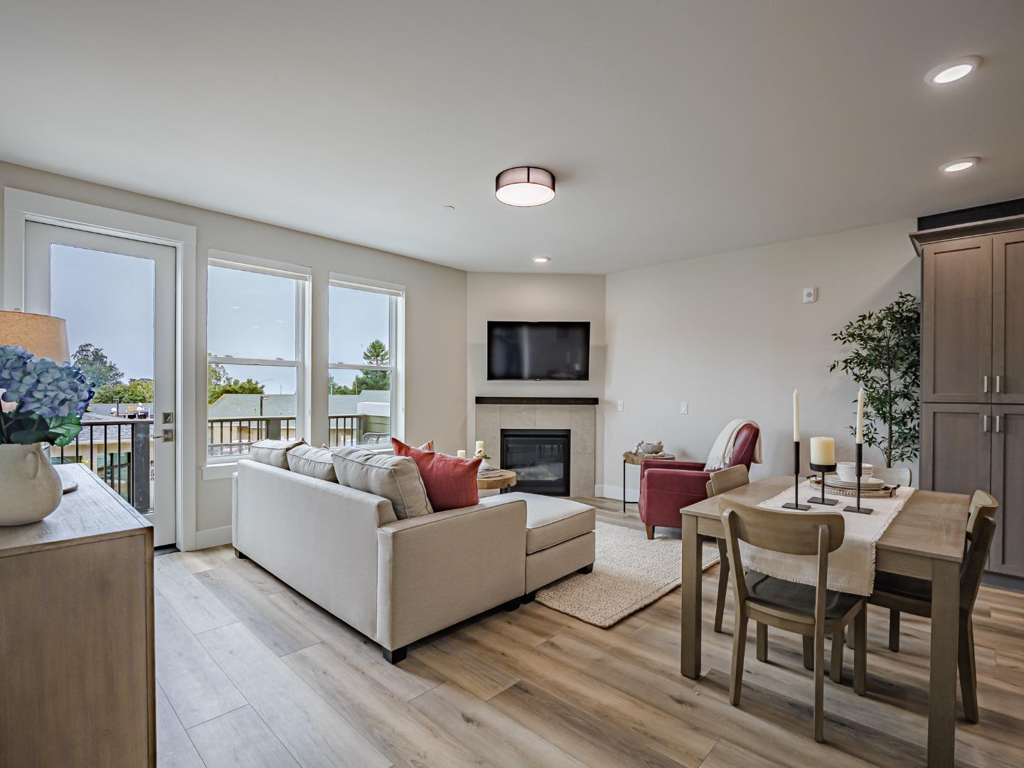 Front Image Thumbnail for ML82032606