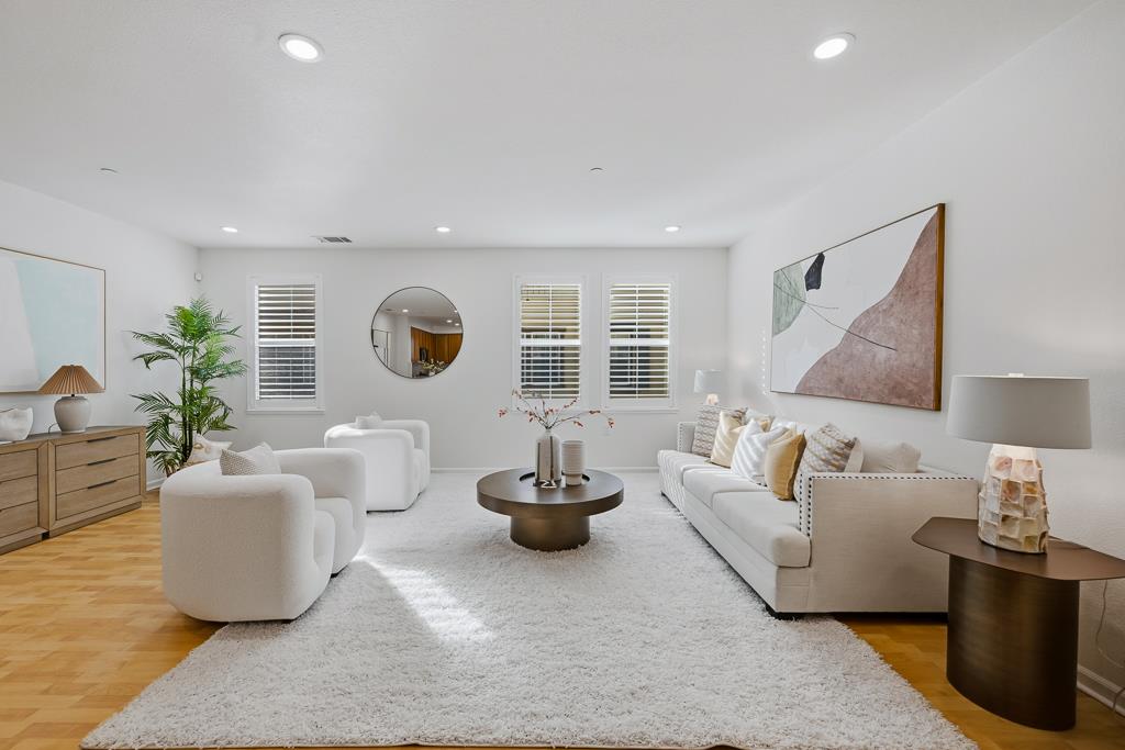 Front Image Thumbnail for ML82032715