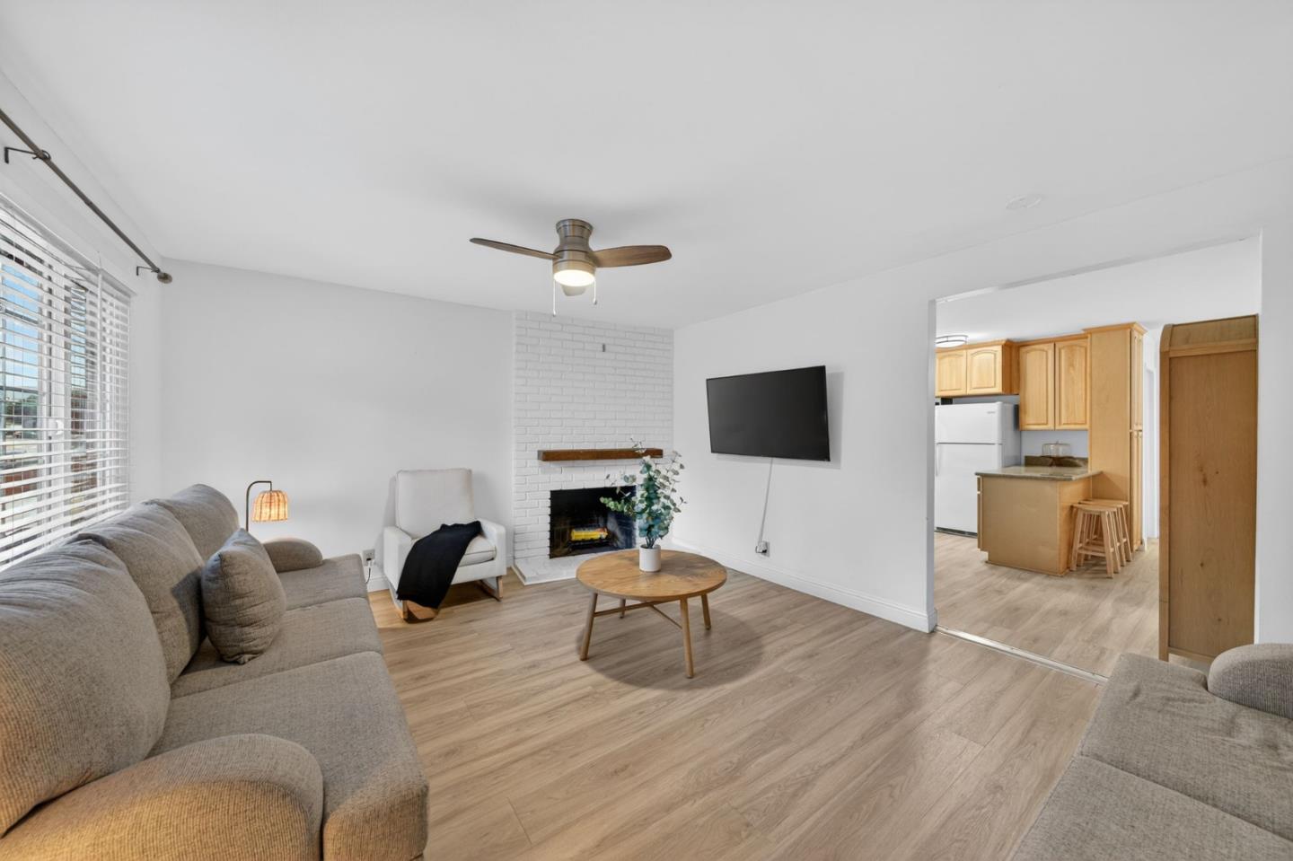 Front Image Thumbnail for ML82032717