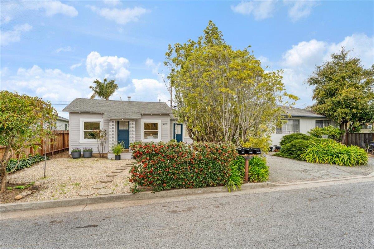 Front Image Thumbnail for ML82032740